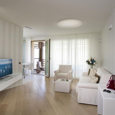Embassy Aparthotel リミニ エクステリア 写真