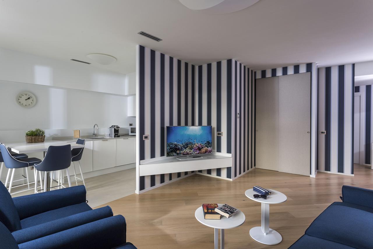 Embassy Aparthotel リミニ エクステリア 写真