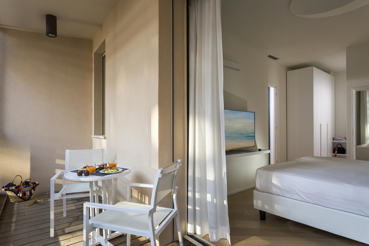 Embassy Aparthotel リミニ エクステリア 写真
