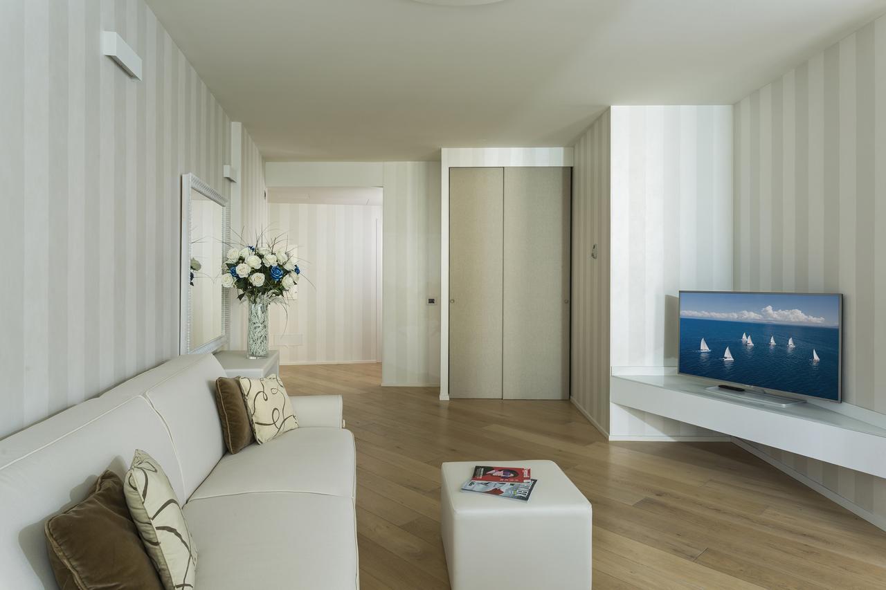 Embassy Aparthotel リミニ エクステリア 写真